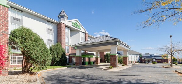 A hotel with a covered entrance, a brick facade, and a clear sky. - Wyndham Garden Madison Fitchburg (Madison)