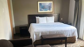 Suite, 1 King Bed, Non Smoking (One-Bedroom Suite) | Premium bedding, iron/ironing board, free WiFi, bed sheets