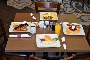 Free daily continental breakfast  - Wyndham Garden Madison Fitchburg (Madison)