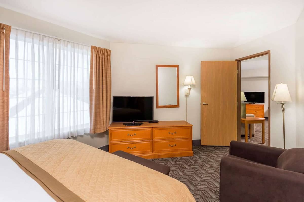 Premium bedding, iron/ironing board, WiFi (free), bed sheets