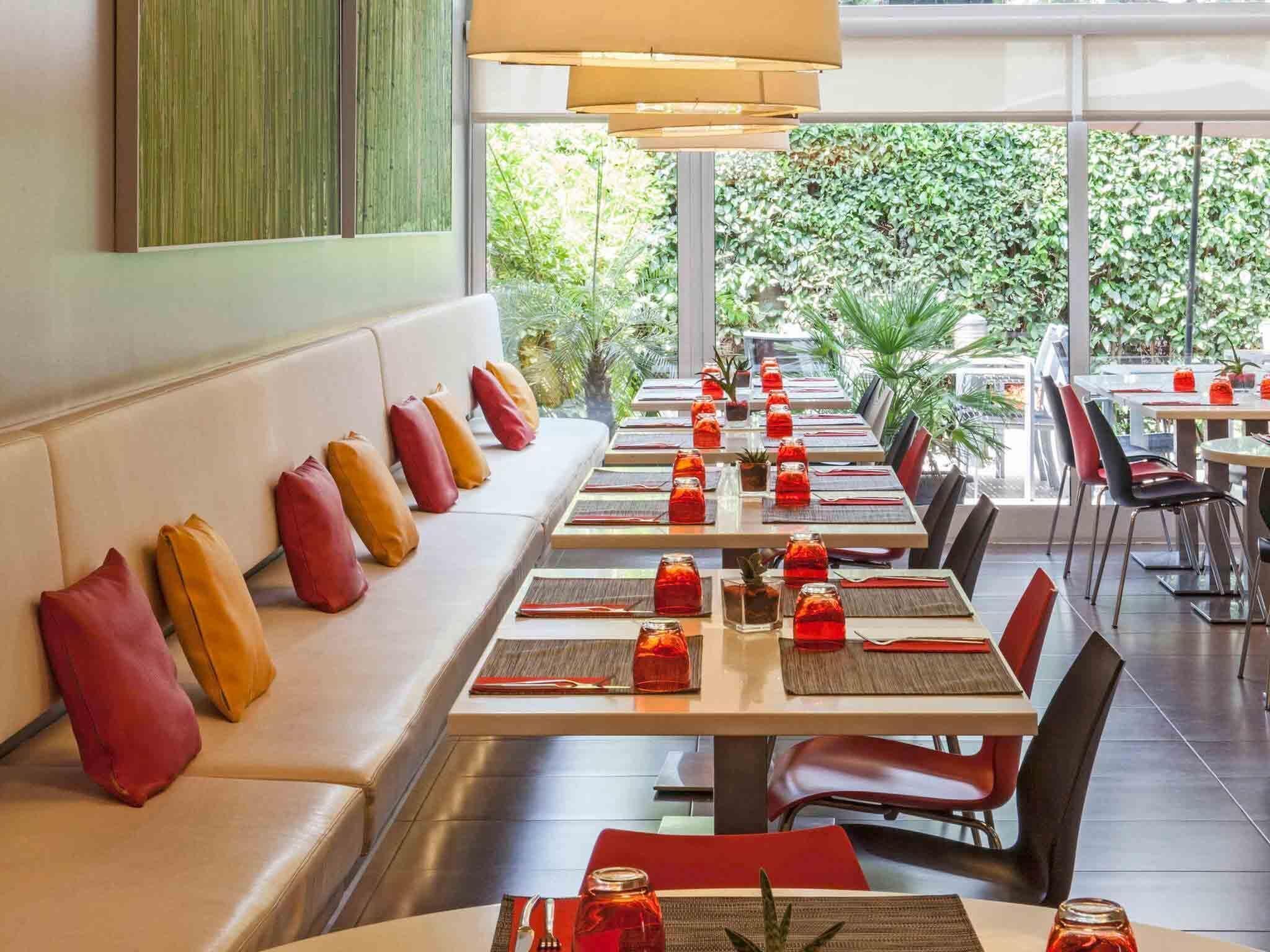 Se sirven cenas y cocina mediterránea 