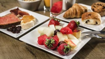Buffet breakfast on weekdays (EUR 10 per person)