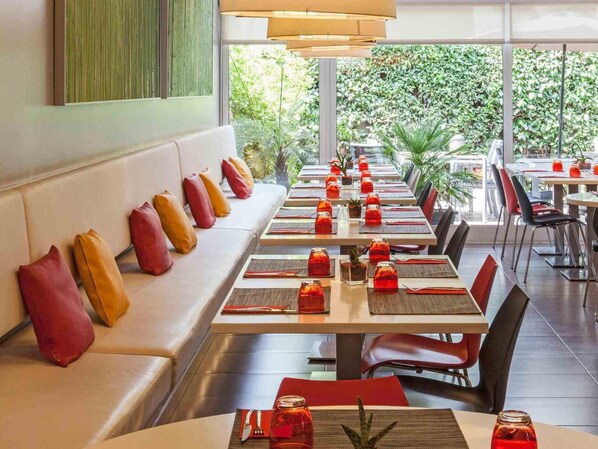 Se sirven cenas y cocina mediterránea 