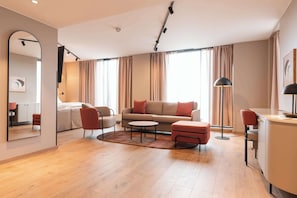 Junior Suite | Pillowtop beds, desk, blackout drapes, soundproofing