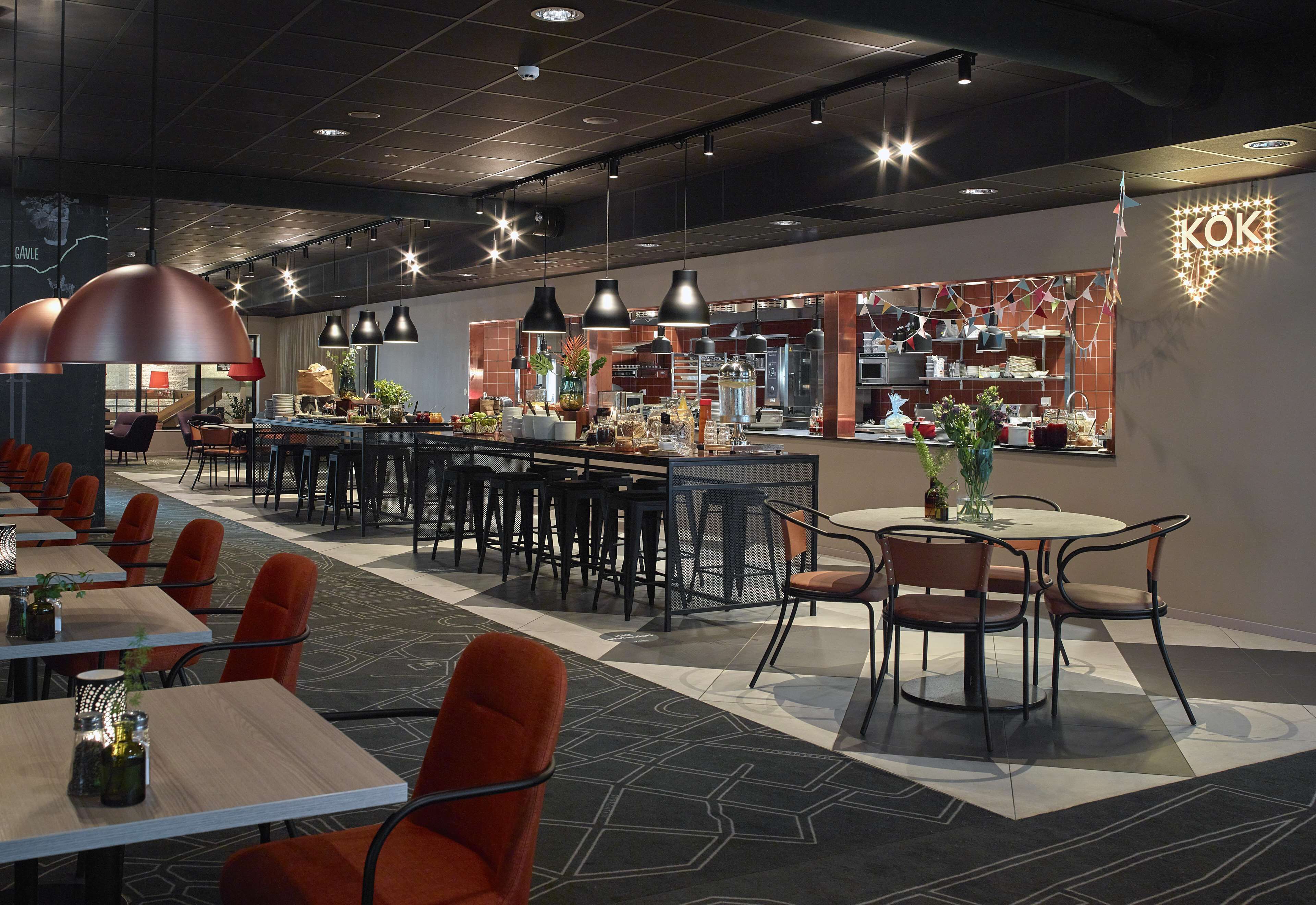 free buffet breakfast