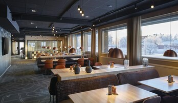 Café da manhã, almoço e jantar; culinária local 