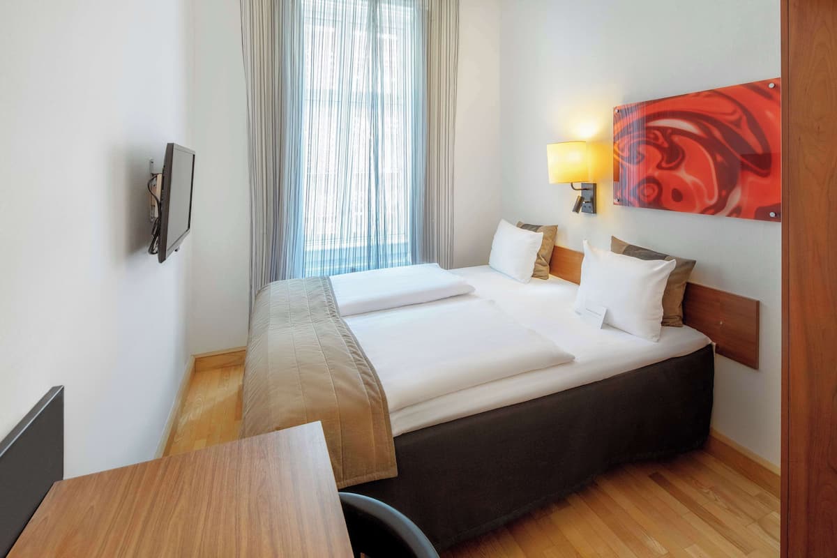 Standard Single Room | 1 dormitorio, caja fuerte, escritorio y tabla de planchar con plancha