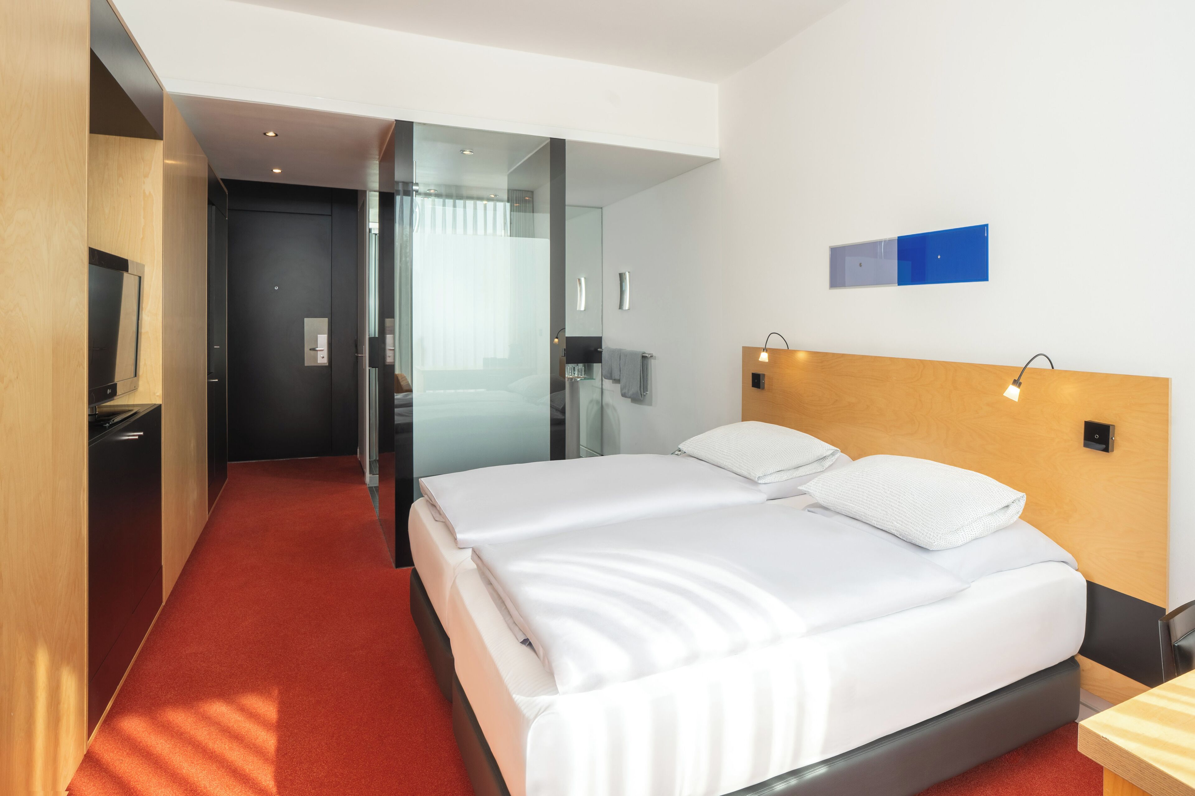 1 bedroom, hypo-allergenic bedding, free minibar, in-room safe