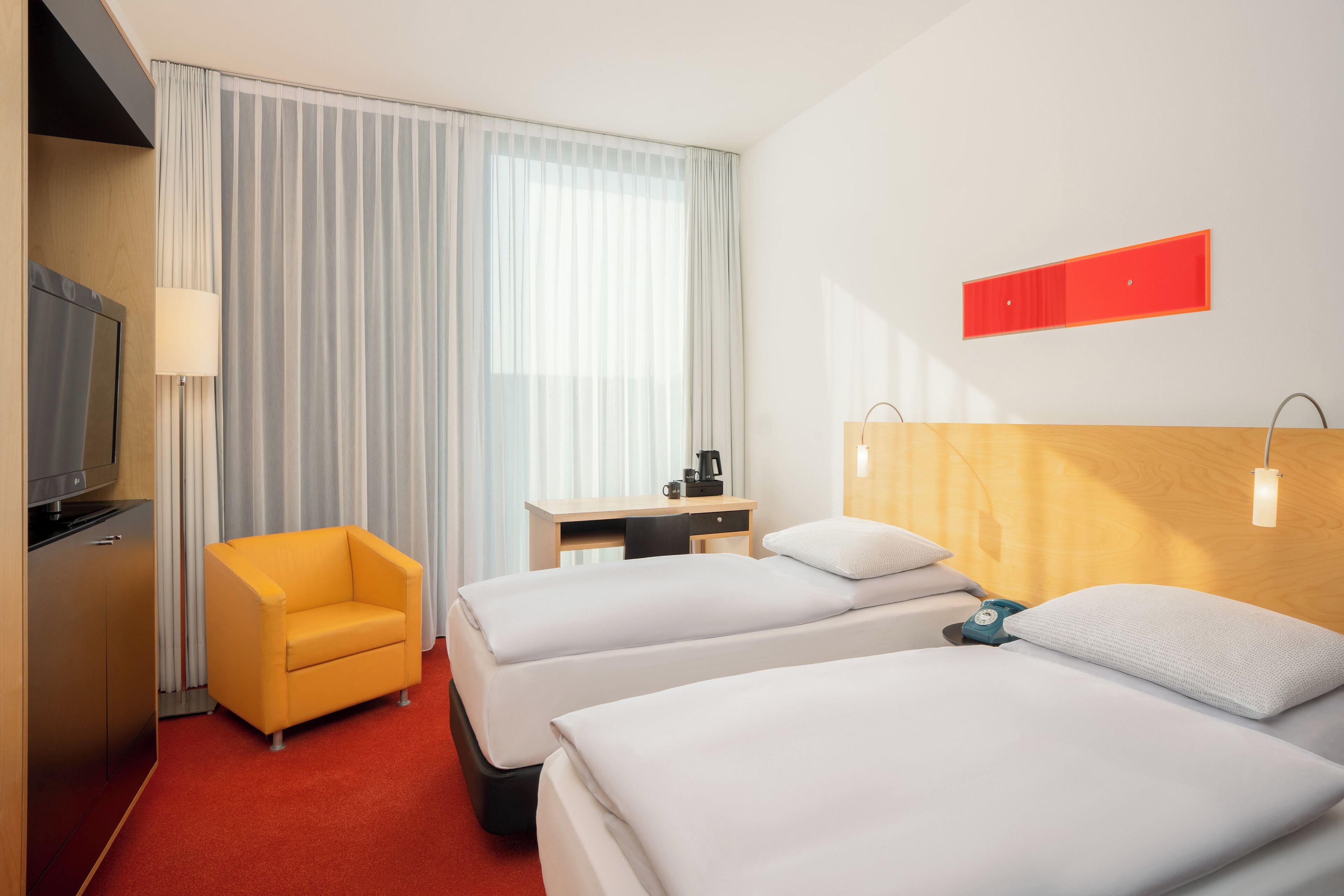 the innside twin room | 1 bedroom, hypo-allergenic bedding, free minibar, in-room safe