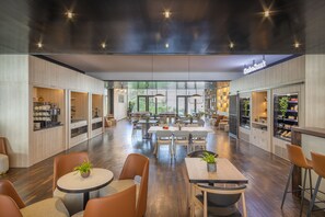 Daily buffet breakfast for a fee - INNSiDE by Meliá Düsseldorf Seestern (Düsseldorf)