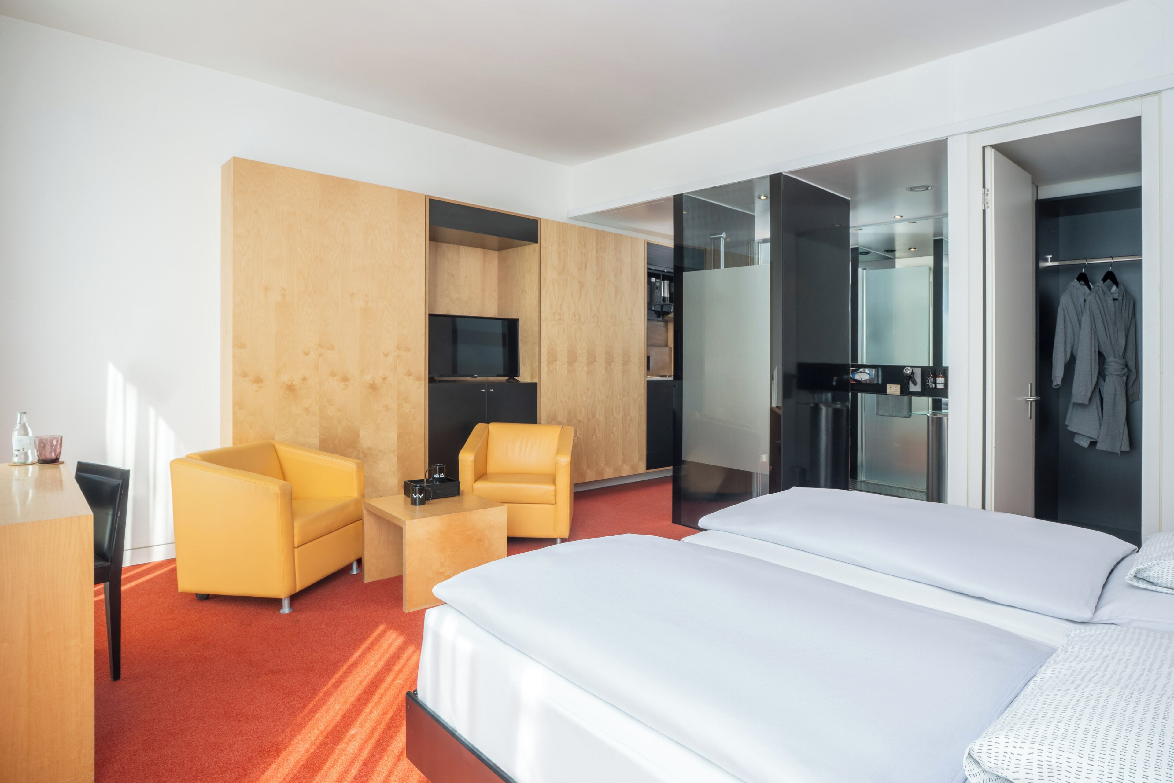 1 bedroom, hypo-allergenic bedding, free minibar, in-room safe