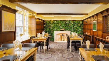 Breakfast, lunch, dinner served; British cuisine