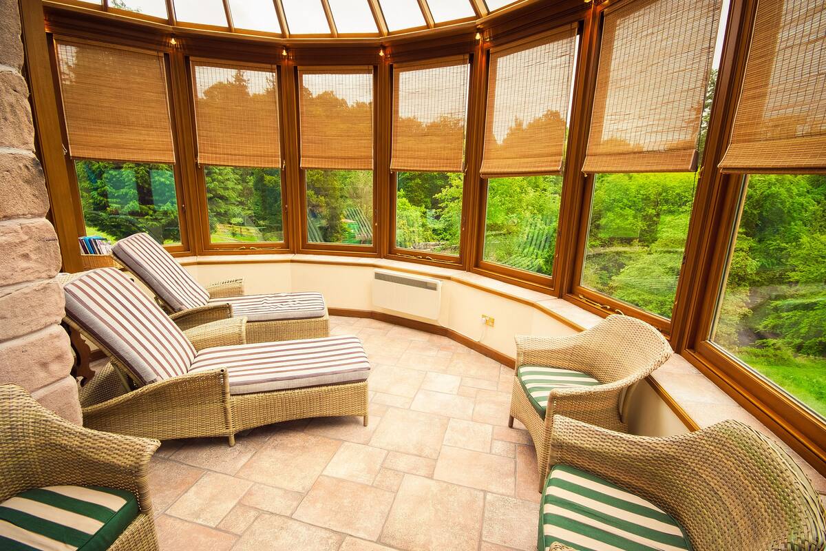 hot tub, body treatments, hydrotherapy, body wraps, body scrubs, facials