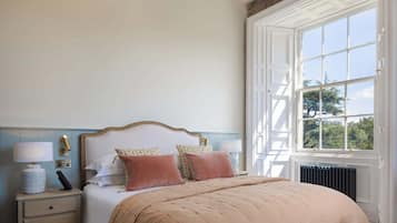Castle Deluxe Room | Desk, laptop workspace, iron/ironing board, WiFi (free)