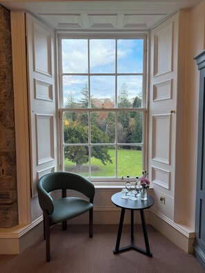 Desk, laptop workspace, iron/ironing board, free WiFi - Dalhousie Castle (Bonnyrigg)