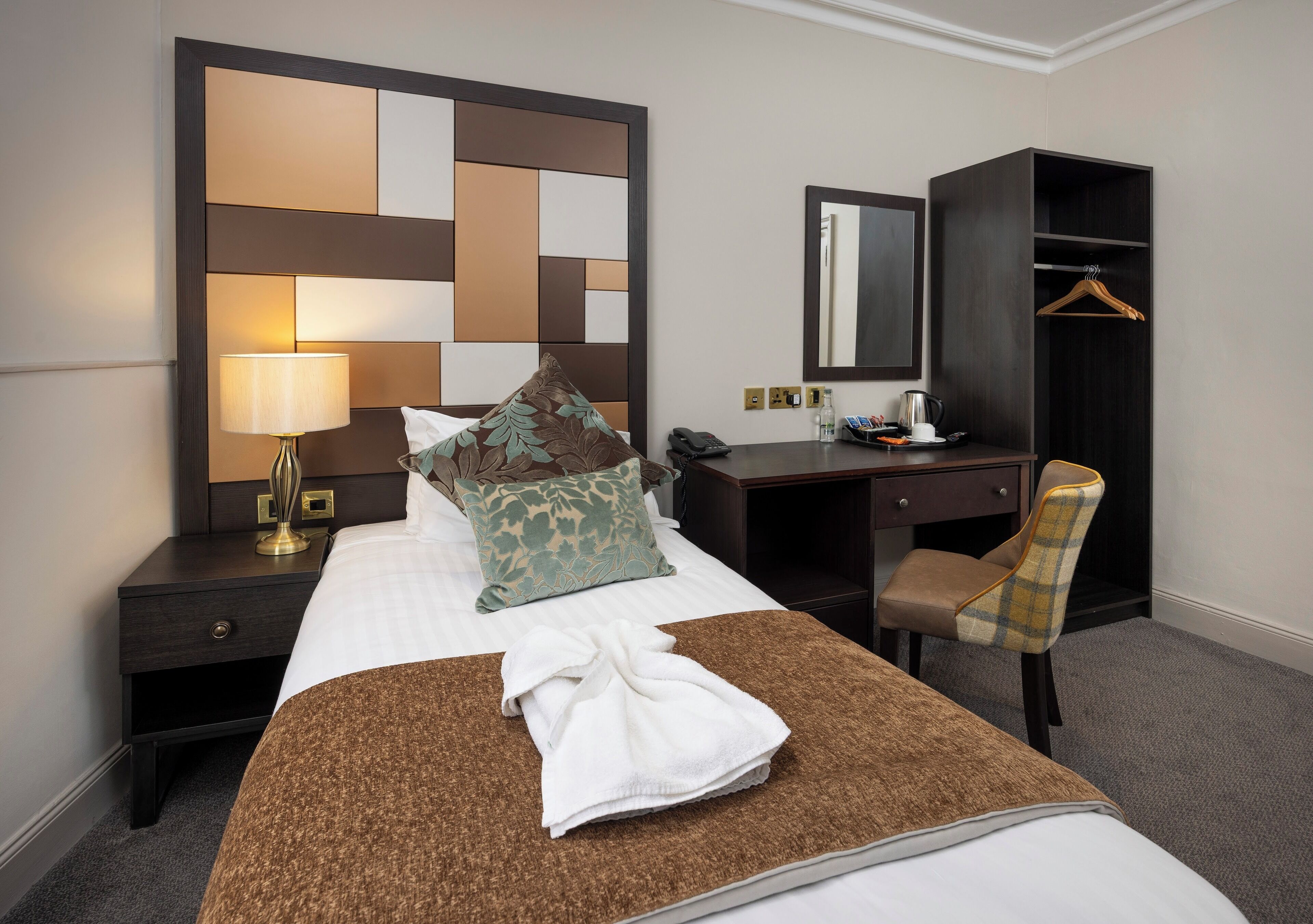 ห้องซิงเกิล, เตียงเดี่ยว 1 เตียง | โต๊ะทำงาน, เตารีด/โต๊ะรีดผ้า, Wi-Fi ฟรี