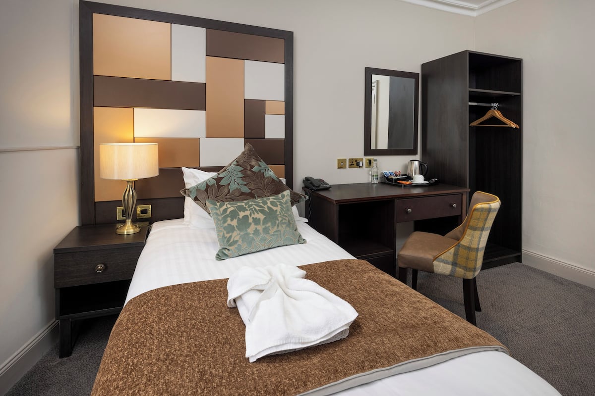 Chambre Simple, 1 lit une place | Bureau, fer et planche à repasser, Wi-Fi gratuit