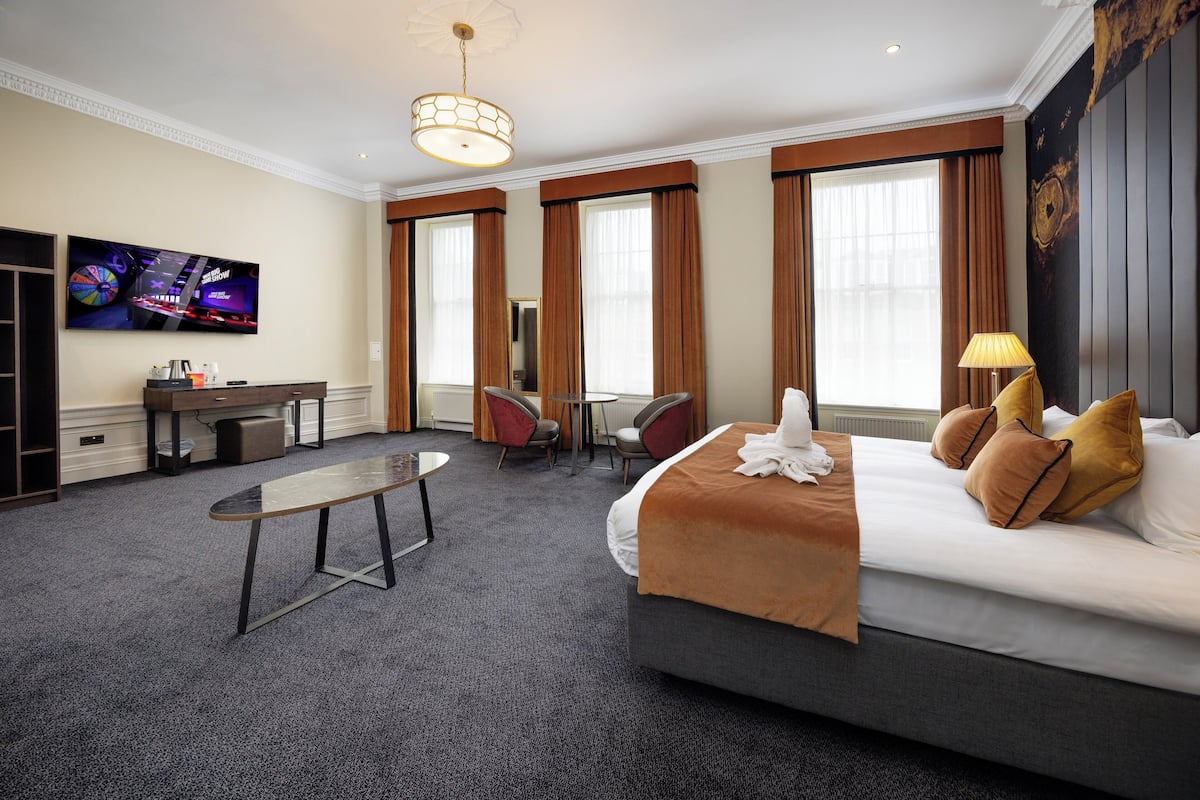 Superior Double Room | Desk, iron/ironing board, free WiFi