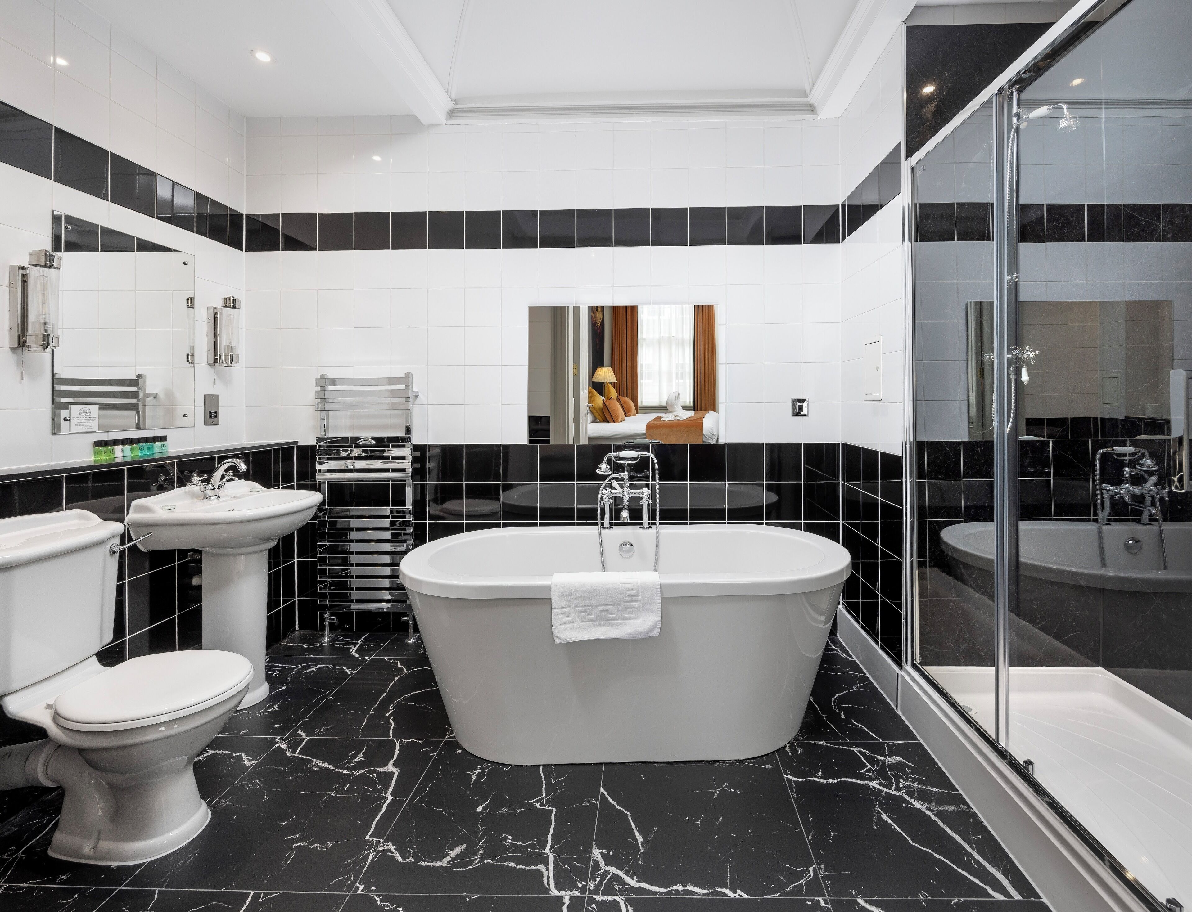 Quadruple Room | Bathroom | Free toiletries, hair dryer, towels