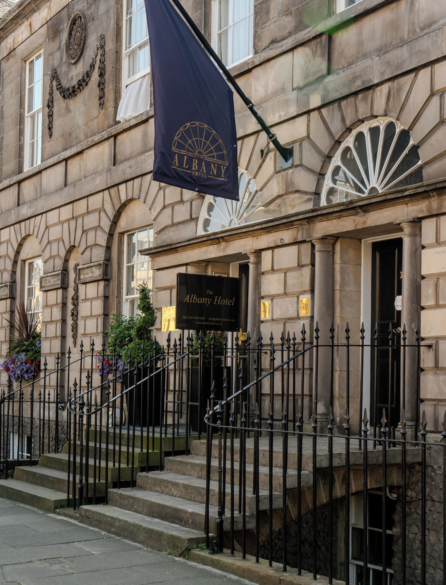 Photo - Albany Hotel