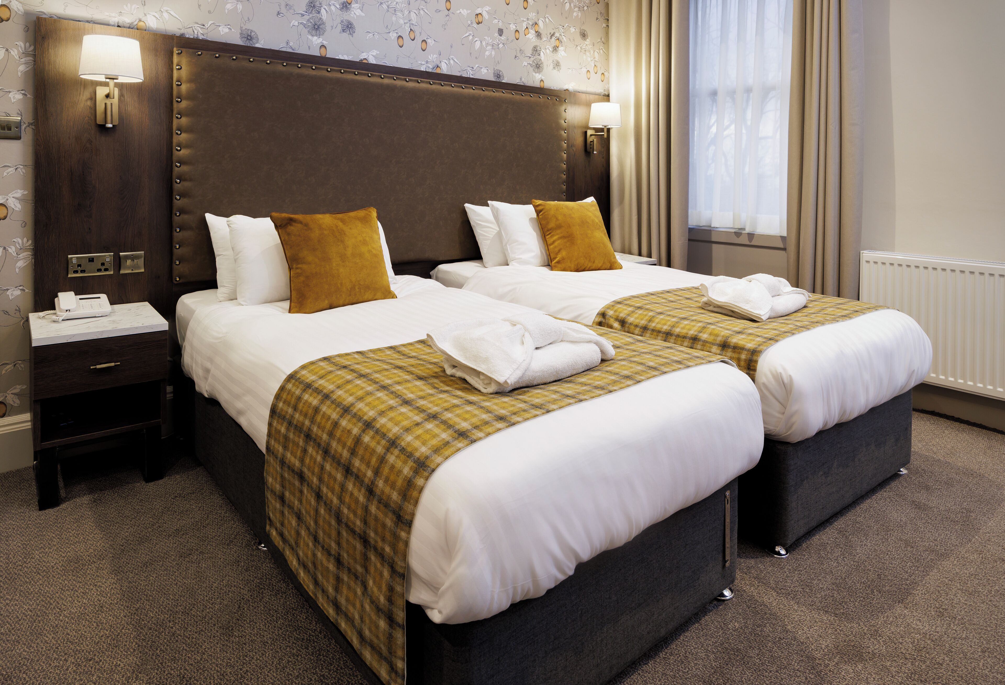 ห้องทวิน | โต๊ะทำงาน, เตารีด/โต๊ะรีดผ้า, Wi-Fi ฟรี