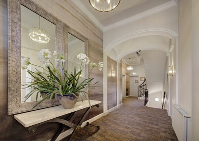 Albany Hotel