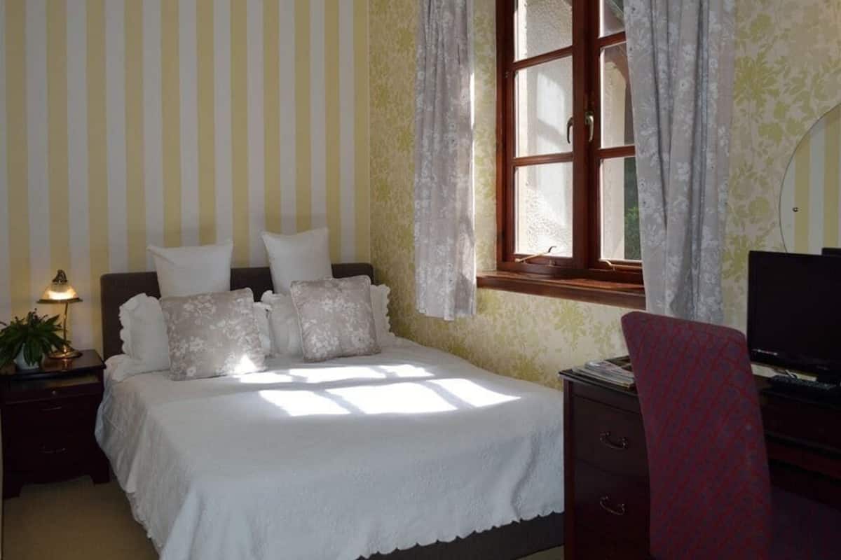 Chambre familiale | Décor unique, ameublement unique, bureau, lit de bébé (supplément)