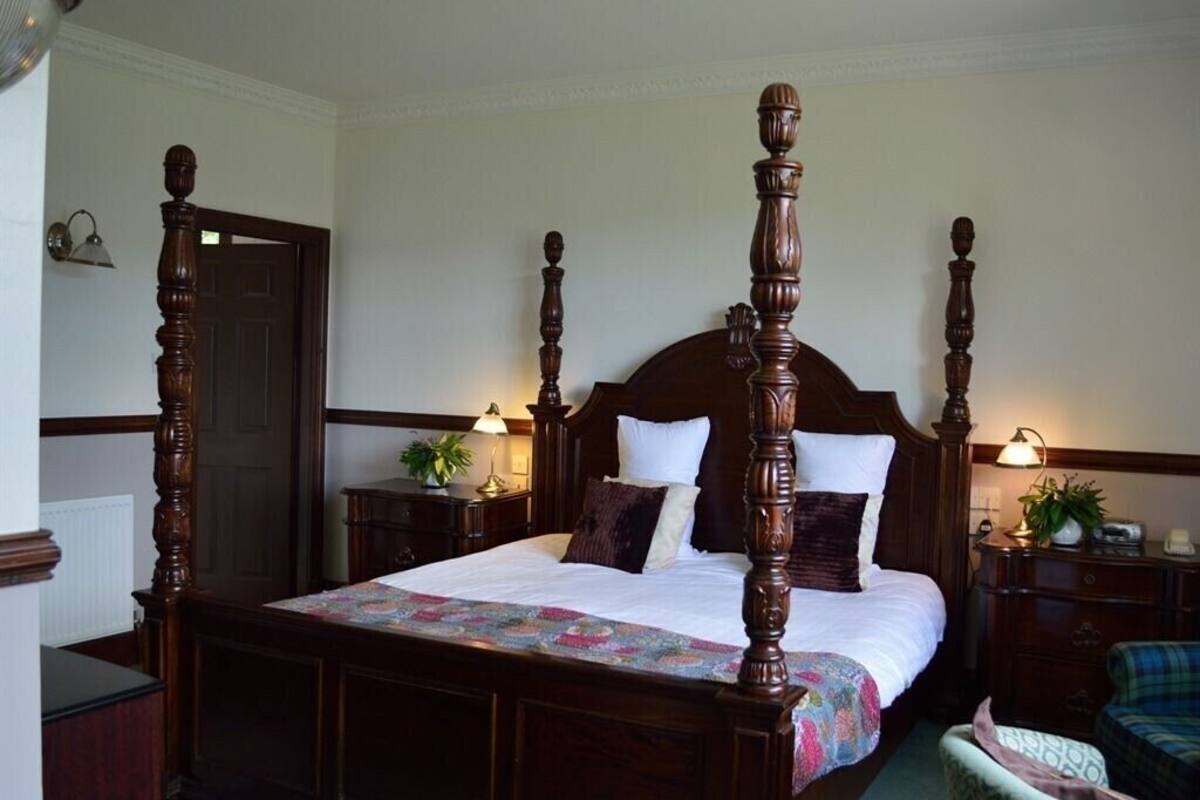 Superior Room, Lake View | Individually decorated, individually furnished, desk, cribs/infant beds