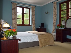 Standard Room | Individually decorated, individually furnished, desk, cots/infant beds - The Craigdarroch Inn (Inverness)