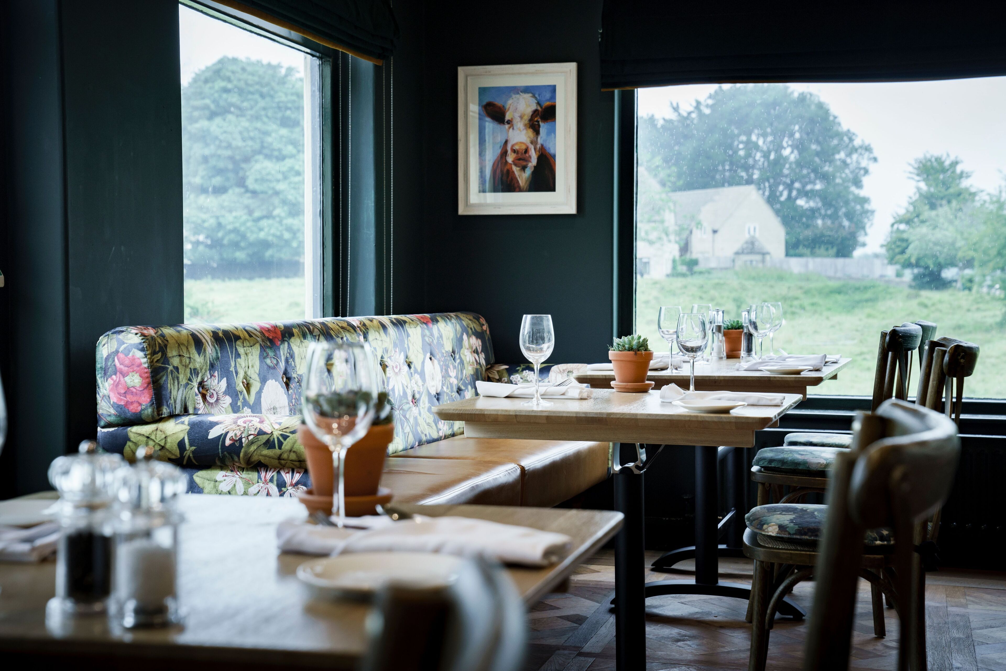 2 restaurants, breakfast served