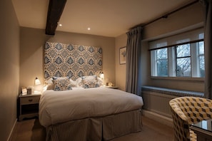 Cosy Double Room | Premium bedding, in-room safe, desk, iron/ironing board