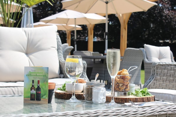 2 restaurantes; se sirven desayunos