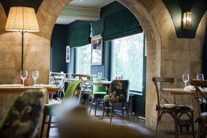 2 restaurantes; se sirven desayunos 