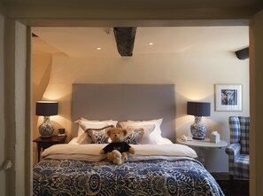 Junior suite | 1 slaapkamer, luxe beddengoed, een kluis op de kamer, een bureau