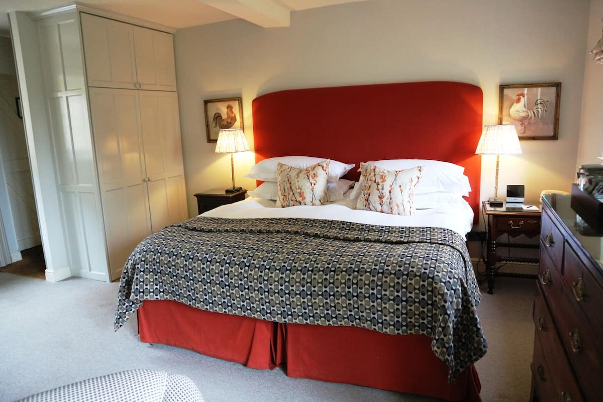 Kamar Double atau Twin Galeri | 1 kamar tidur, seprai premium, brankas, dan meja kerja