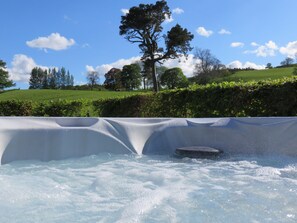 Jetted tub