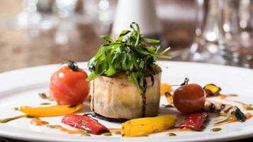 Petit déjeuner, déjeuner et dßner servis sur place, vue sur le jardin