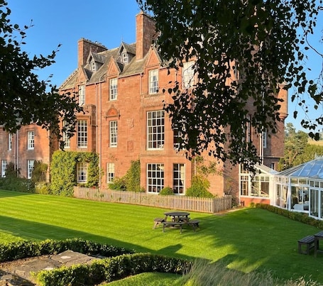 Exterior. Cringletie House Hotel