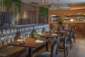 Tägliches Frühstücksbuffet (12.00 GBP pro Person)