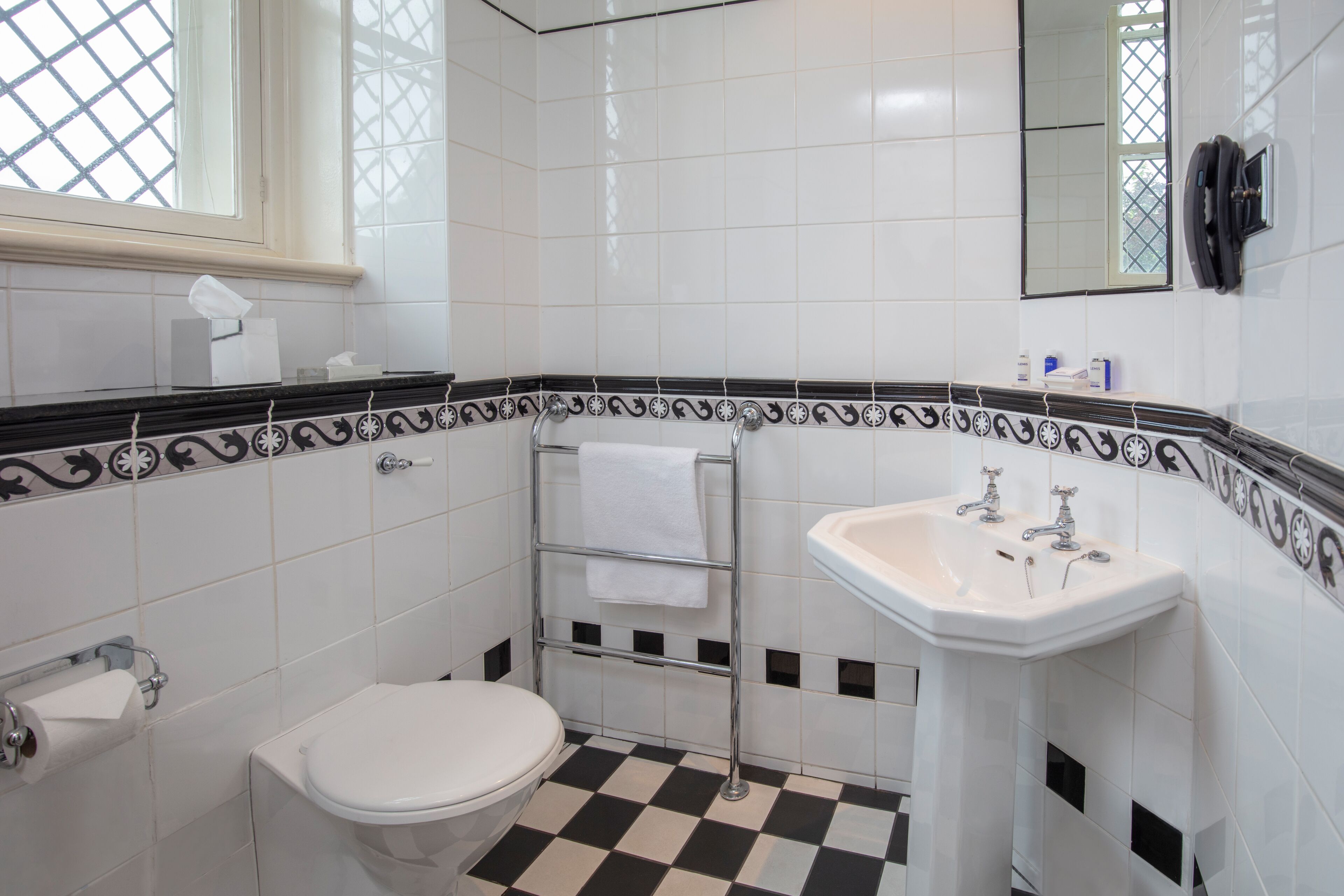 four poster room - old hall | bathroom | combined shower/bathtub, free toiletries, hair dryer, towels
