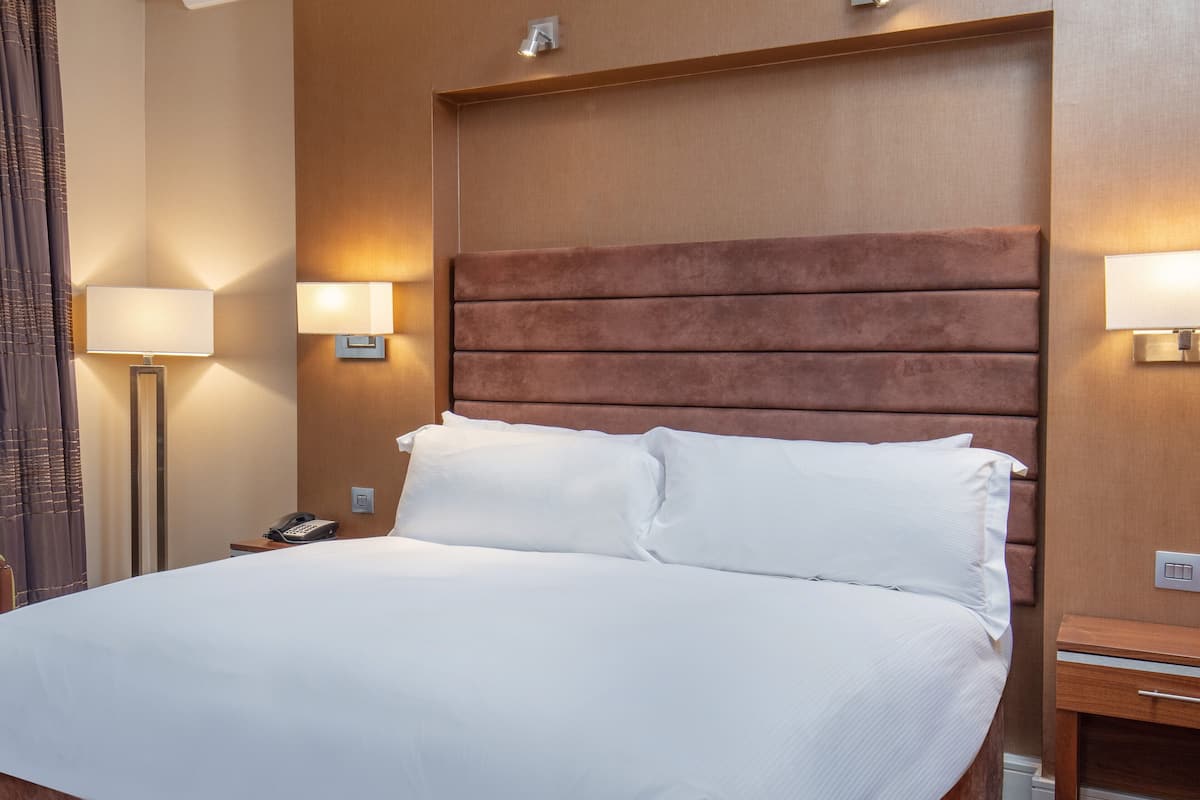 superior king room - modern wing | 1 bedroom, in-room safe, desk, laptop workspace