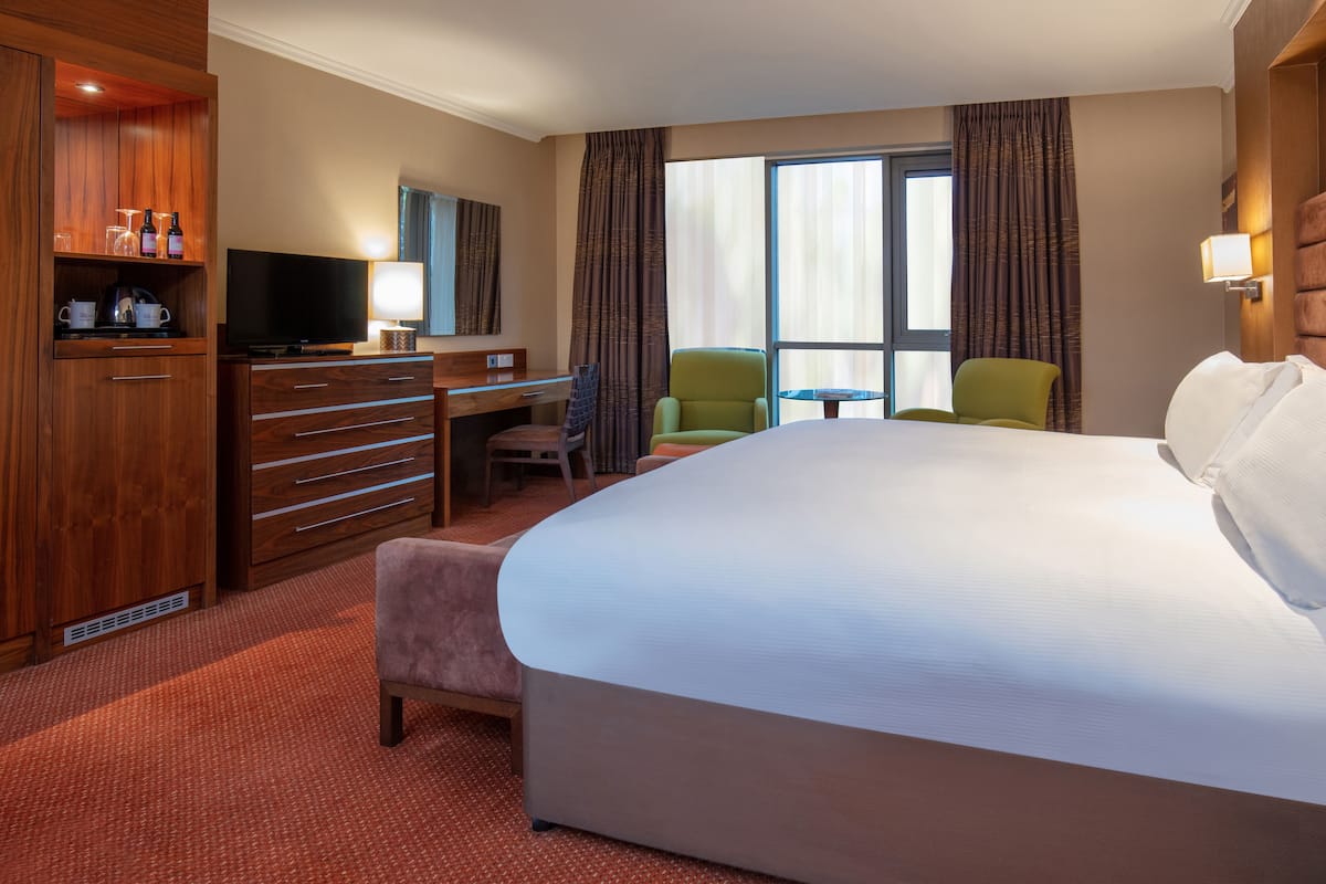 Superior King Room - Modern Wing | In-room safe, desk, laptop workspace, iron/ironing board