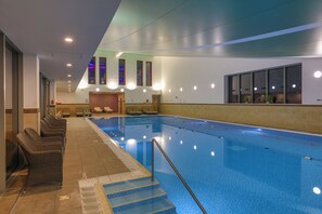 Indoor pool, sun loungers