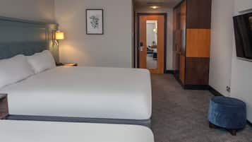 Deluxe Family Double Double | In-room safe, desk, laptop workspace, iron/ironing board