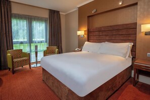 Caja de seguridad en la habitación y escritorio 