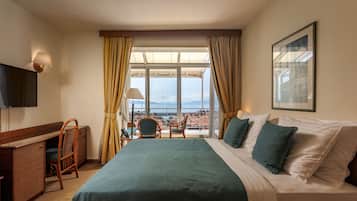 Premium Room, Balcony | 1 bedroom, premium bedding, down comforters, minibar