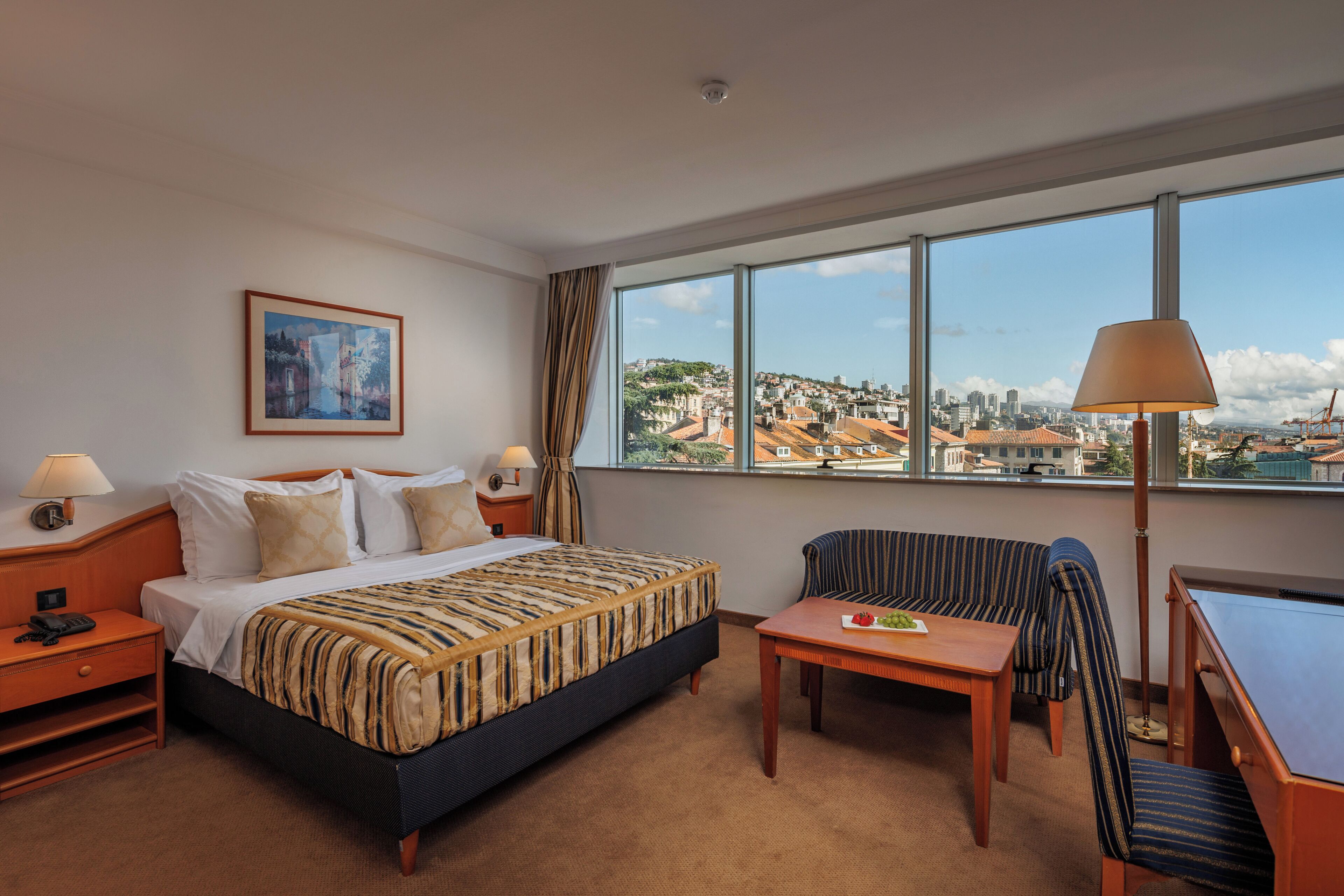 Biancheria da letto di alta qualità, copriletto in piuma, minibar