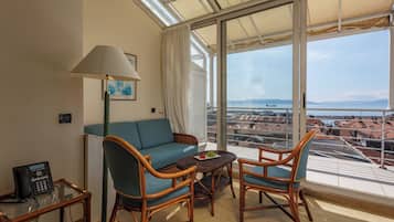 Premium Room, Balcony | 1 bedroom, premium bedding, down comforters, minibar