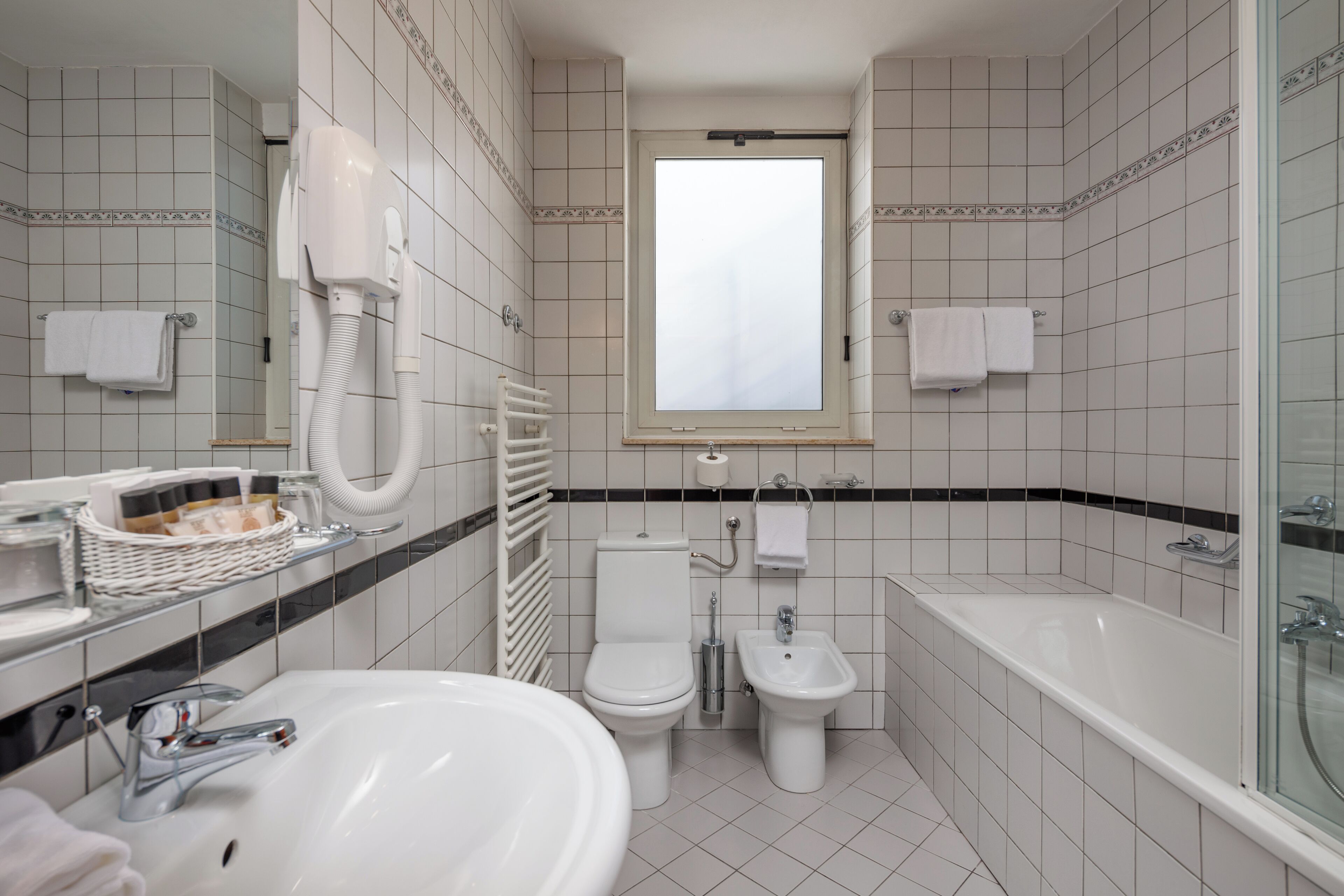 combined shower/bathtub, free toiletries, hair dryer, towels