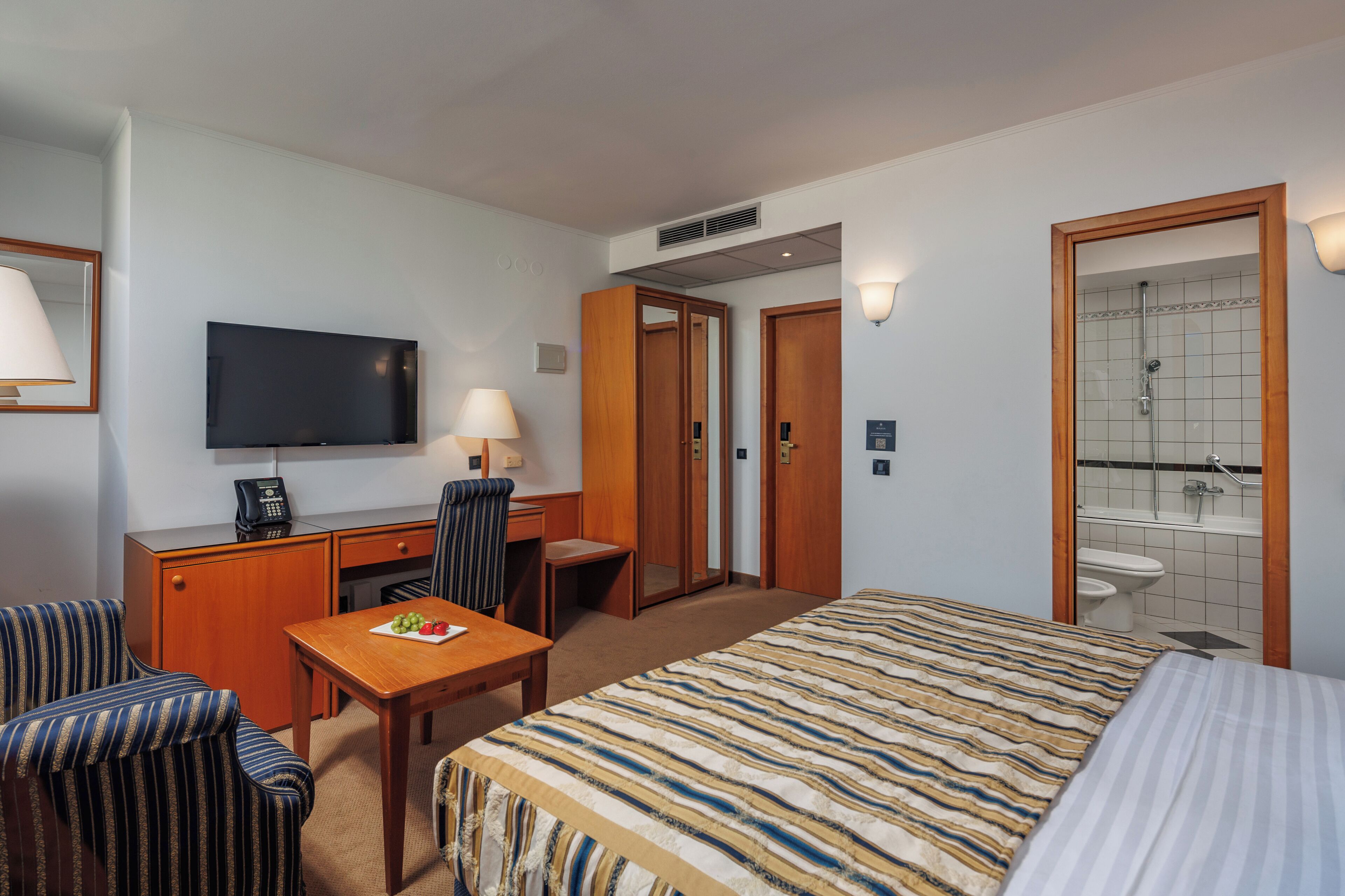 premium bedding, down duvets, minibar, in-room safe